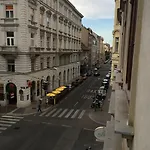 Square7 Apartments